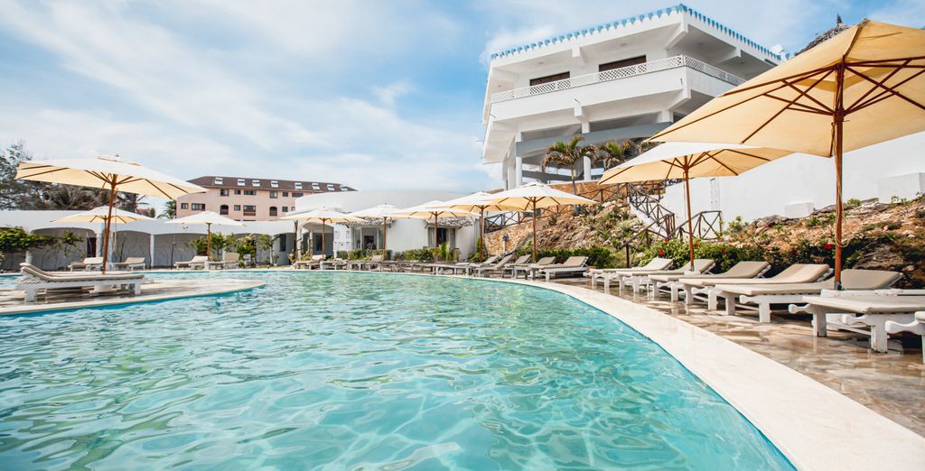 Safari Riziki con estensione all'AHG Lion Beach Resort & Spa 4*