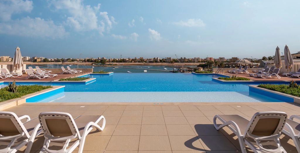 Creek Hotel & Residences 5*