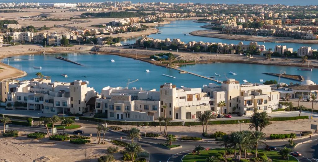 Creek Hotel & Residences 5*