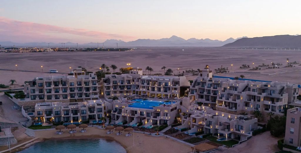 Creek Hotel & Residences 5*