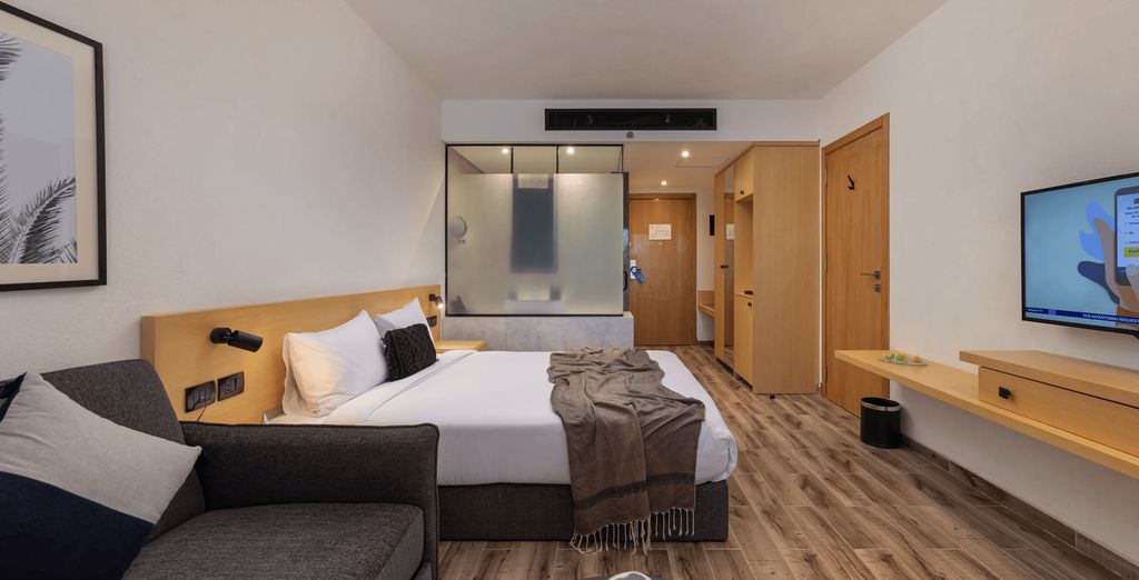 Creek Hotel & Residences 5*