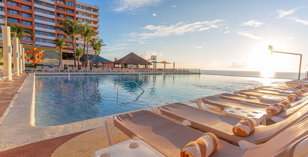 Crown Paradise Club Cancun 5*