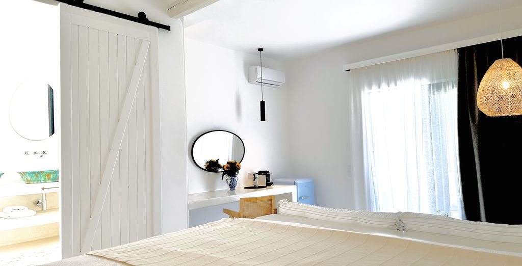 Myconian Theros Luxury Suites