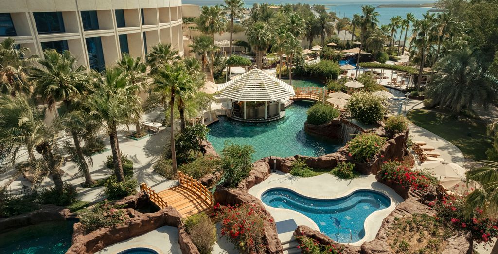 The Ritz-Carlton, Doha 5* con possibile estensione al The Outpost Al Barari 5*