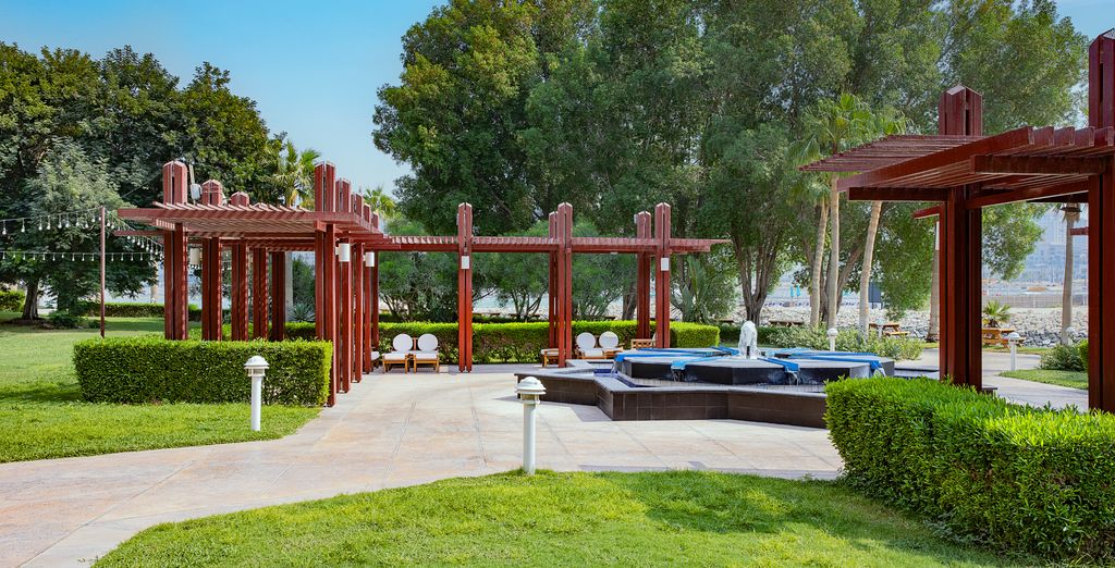 The Ritz-Carlton, Doha 5* con possibile estensione al The Outpost Al Barari 5*