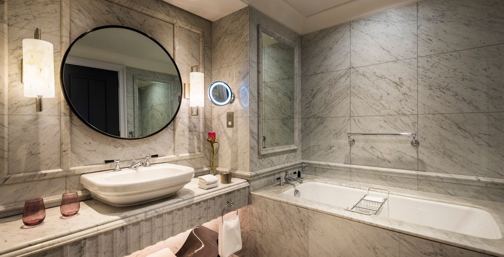 The Ritz-Carlton, Doha 5* con possibile estensione al The Outpost Al Barari 5*