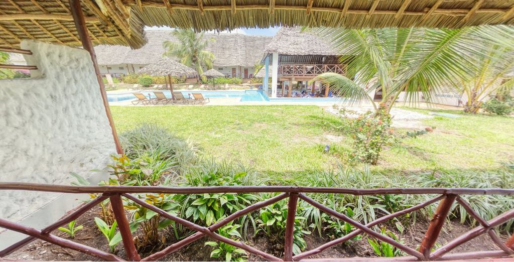 Safari privato nella natura e Karafuu Beach Resort & Spa 5*