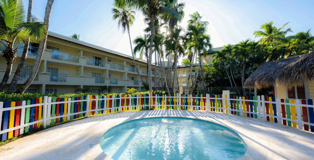 Coral Costa Caribe Beach Resort 4*