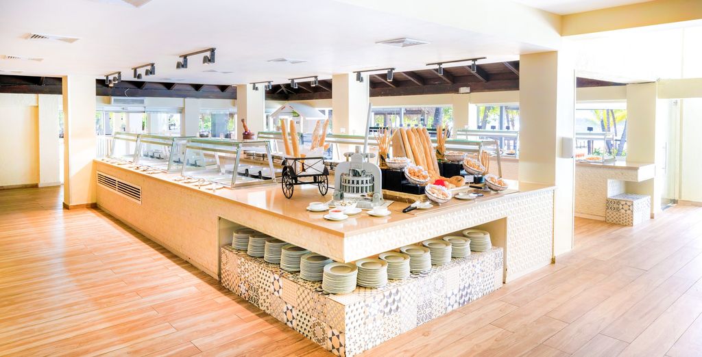 Coral Costa Caribe Beach Resort 4*