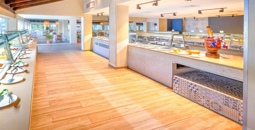 Coral Costa Caribe Beach Resort 4*