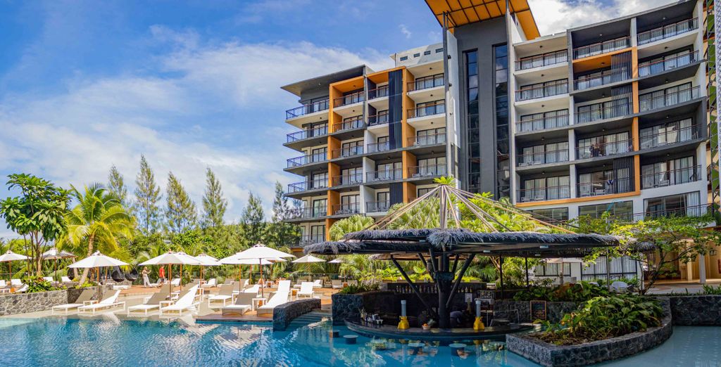 Diamond Cliff Resort & Spa 5*, Sea Seeker Krabi Resort - SHA Extra Plus 4*, Le Méridien Khao Lak Resort & Spa 5* con possibile pre-estensione al Lilit Bang Lumphu Hotel - Bangkok 4*