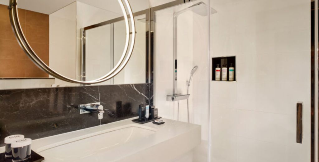 Montcalm East Autograph Collection 5*