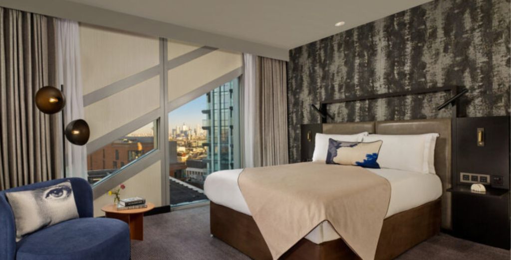 Montcalm East Autograph Collection 5*