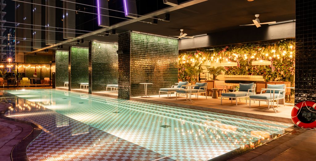 Mama Shelter Dubai by ACCOR 4* e Mercure Maldives Kooddoo Resort 4* - Adults Only