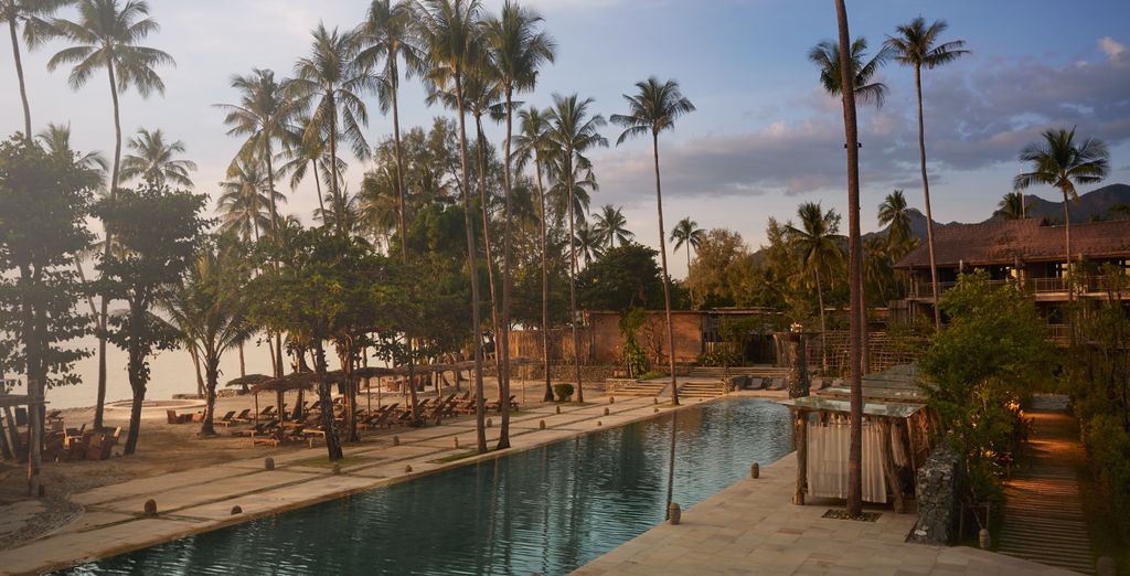 Amari Bangkok 5*, Vignette Collection Dinso Resort & Villas Ko Chang 5* con possibile estensione al Tolani Resort Koh Kood 4*