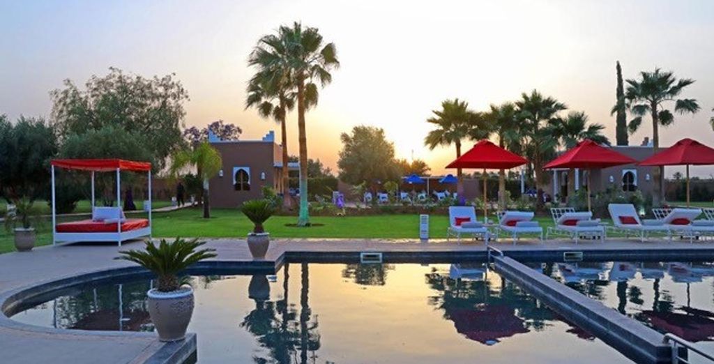 Soggiorno in libertà: Nella città rossa del Marocco con escursioni incluse