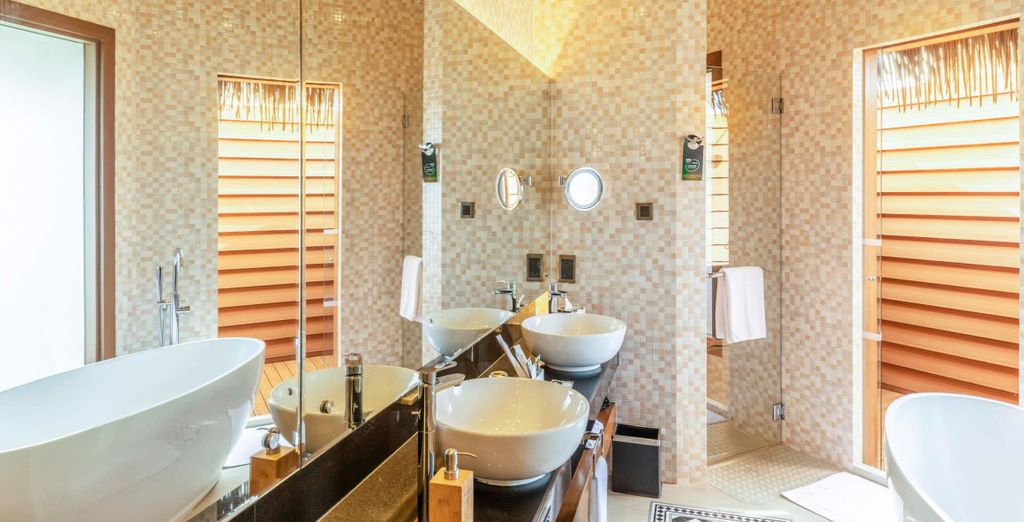 Mama Shelter Dubai by ACCOR 4* e Mercure Maldives Kooddoo Resort 4* - Adults Only