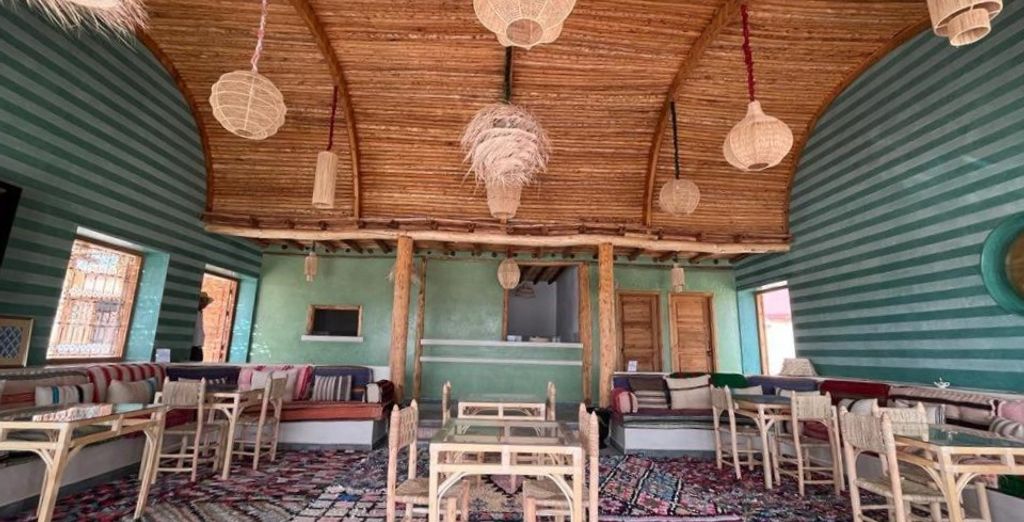 Riad Le Perroquet Bleu con possibile prolungamento all'Agafay Valley Camp 5*