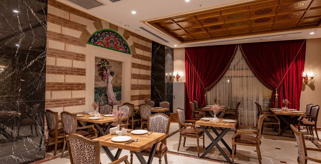 Royalty Hotel Athens 4* e BVS Bosphorus Hotel Pera 4*
