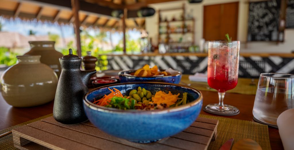 Grand Hyatt Abu Dhabi Hotel & Residences Emirates Pearl 5* e Barceló Whale Lagoon Maldives 5*