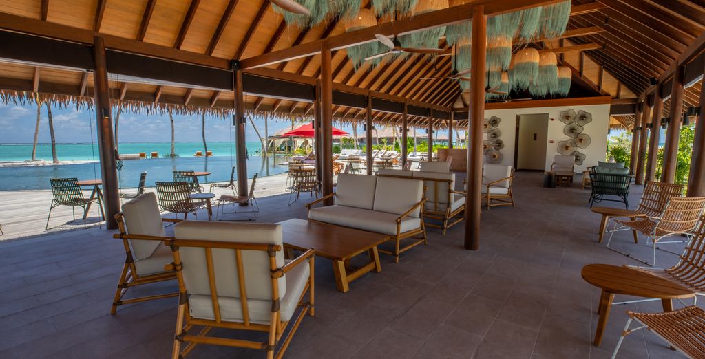Grand Hyatt Abu Dhabi Hotel & Residences Emirates Pearl 5* e Barceló Whale Lagoon Maldives 5*