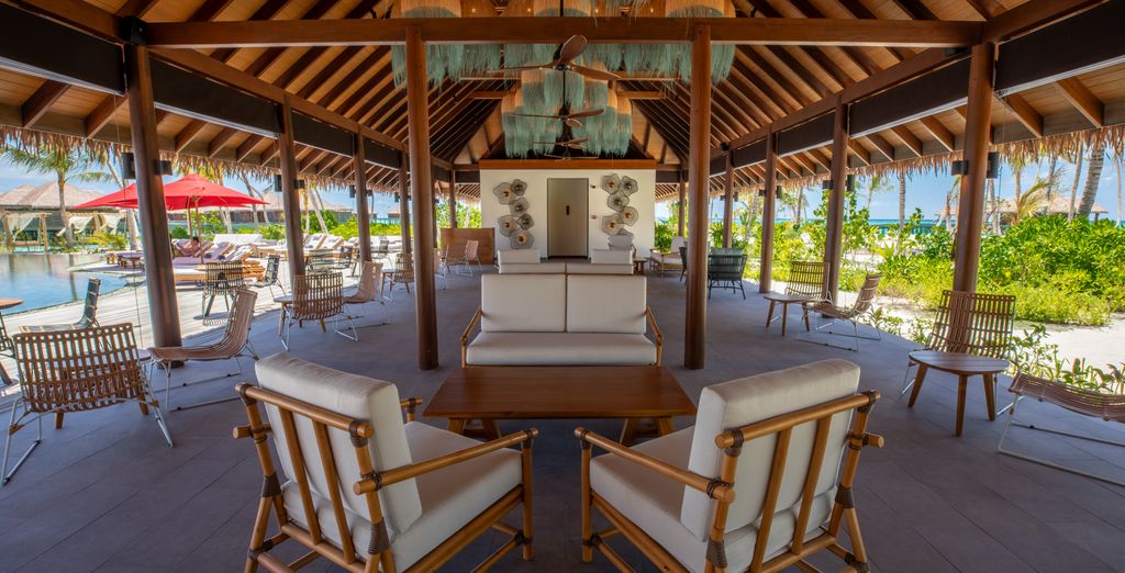 Grand Hyatt Abu Dhabi Hotel & Residences Emirates Pearl 5* e Barceló Whale Lagoon Maldives 5*