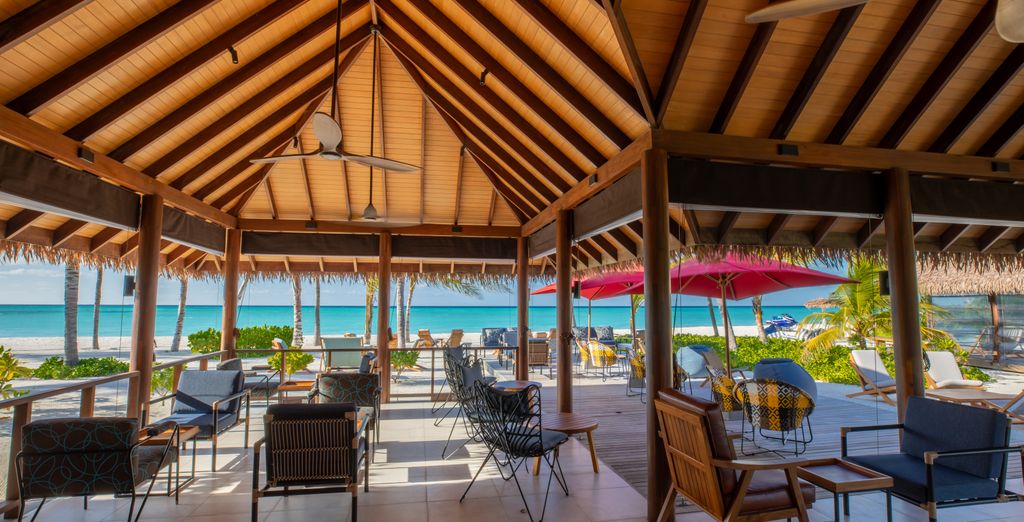 Grand Hyatt Abu Dhabi Hotel & Residences Emirates Pearl 5* e Barceló Whale Lagoon Maldives 5*