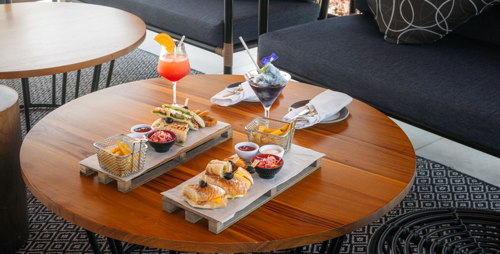Grand Hyatt Abu Dhabi Hotel & Residences Emirates Pearl 5* e Barceló Whale Lagoon Maldives 5*