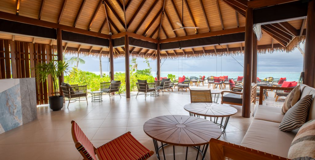 Grand Hyatt Abu Dhabi Hotel & Residences Emirates Pearl 5* e Barceló Whale Lagoon Maldives 5*