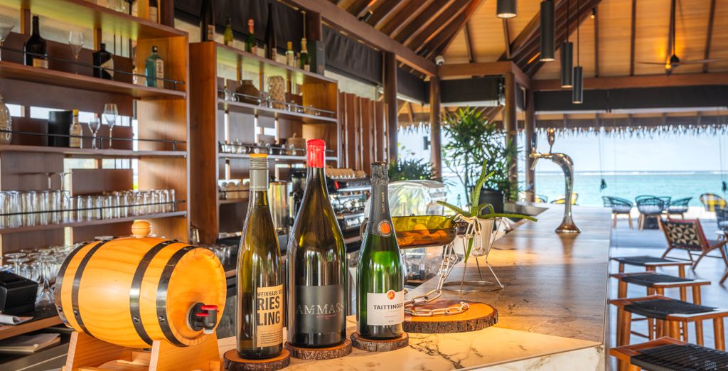 Grand Hyatt Abu Dhabi Hotel & Residences Emirates Pearl 5* e Barceló Whale Lagoon Maldives 5*