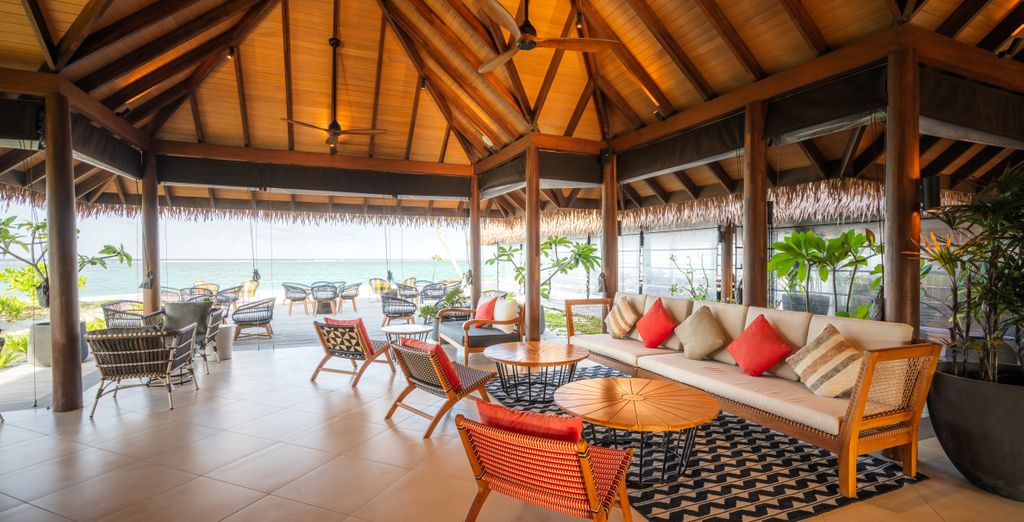 Grand Hyatt Abu Dhabi Hotel & Residences Emirates Pearl 5* e Barceló Whale Lagoon Maldives 5*