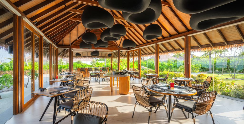 Grand Hyatt Abu Dhabi Hotel & Residences Emirates Pearl 5* e Barceló Whale Lagoon Maldives 5*