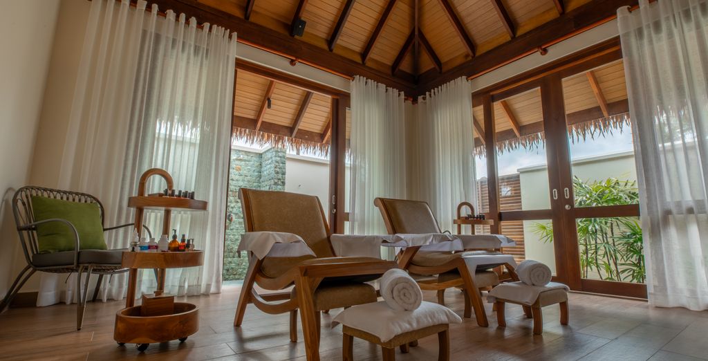Grand Hyatt Abu Dhabi Hotel & Residences Emirates Pearl 5* e Barceló Whale Lagoon Maldives 5*