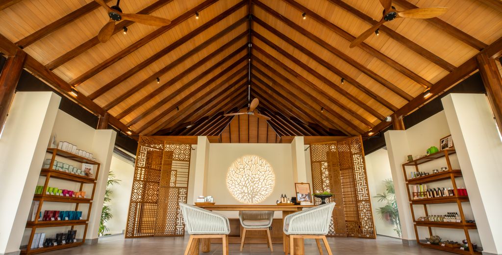 Grand Hyatt Abu Dhabi Hotel & Residences Emirates Pearl 5* e Barceló Whale Lagoon Maldives 5*