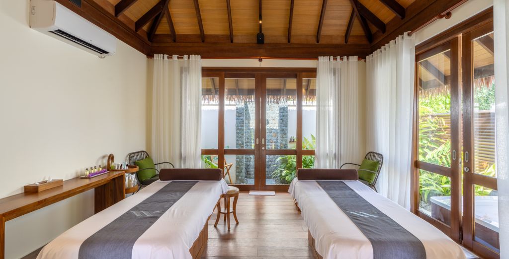 Grand Hyatt Abu Dhabi Hotel & Residences Emirates Pearl 5* e Barceló Whale Lagoon Maldives 5*
