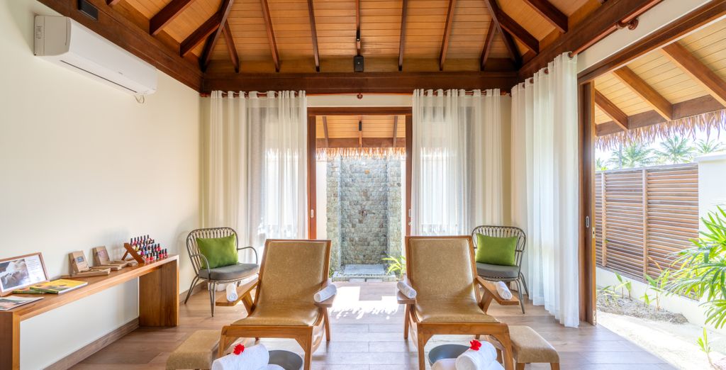 Grand Hyatt Abu Dhabi Hotel & Residences Emirates Pearl 5* e Barceló Whale Lagoon Maldives 5*