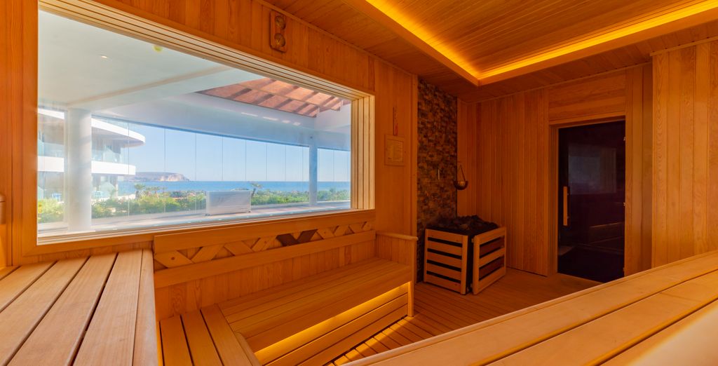 Ramla Bay Resort 4*