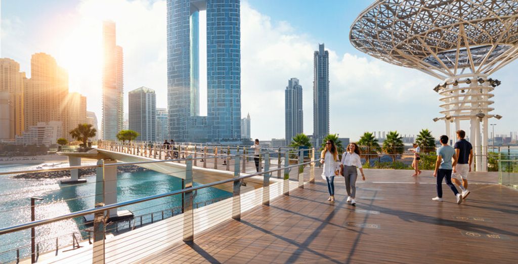 Furaveri Island Resort & Spa 5* con extensión posible en Dubái