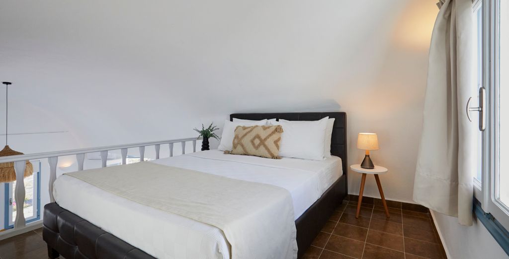 Athiri Santorini Apartments & Suites