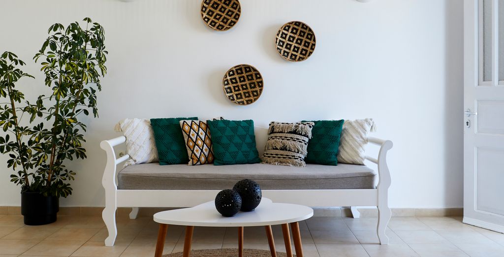 Athiri Santorini Apartments & Suites