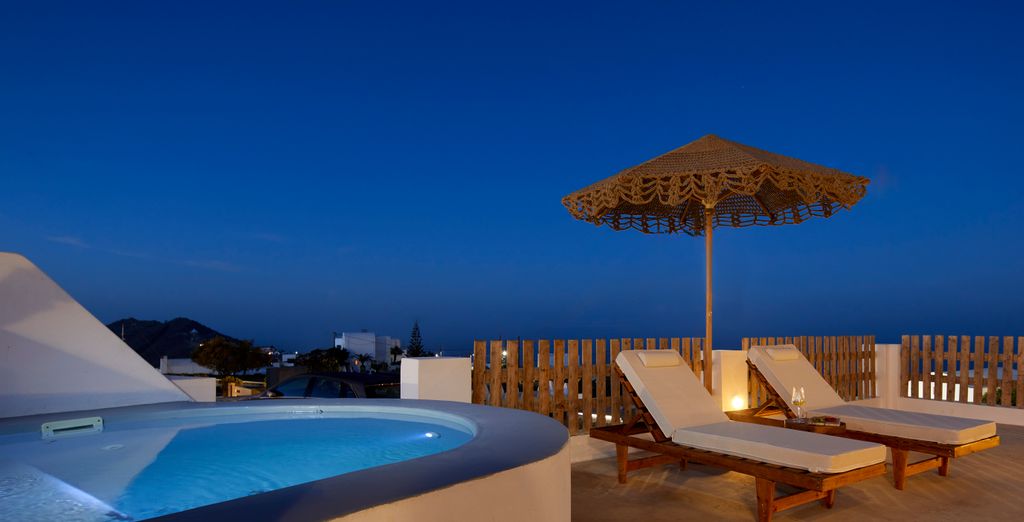 Athiri Santorini Apartments & Suites