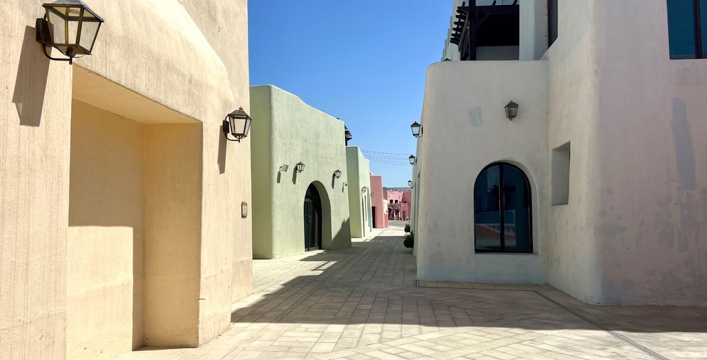 The Ritz-Carlton, Doha 5* con possibile estensione al The Outpost Al Barari 5*
