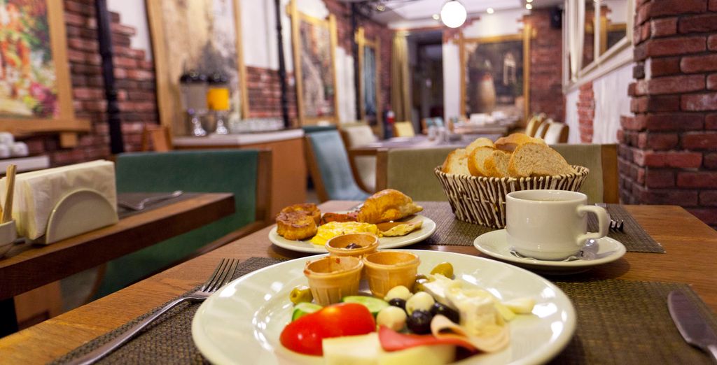 Pera Tulip Hotel 4*