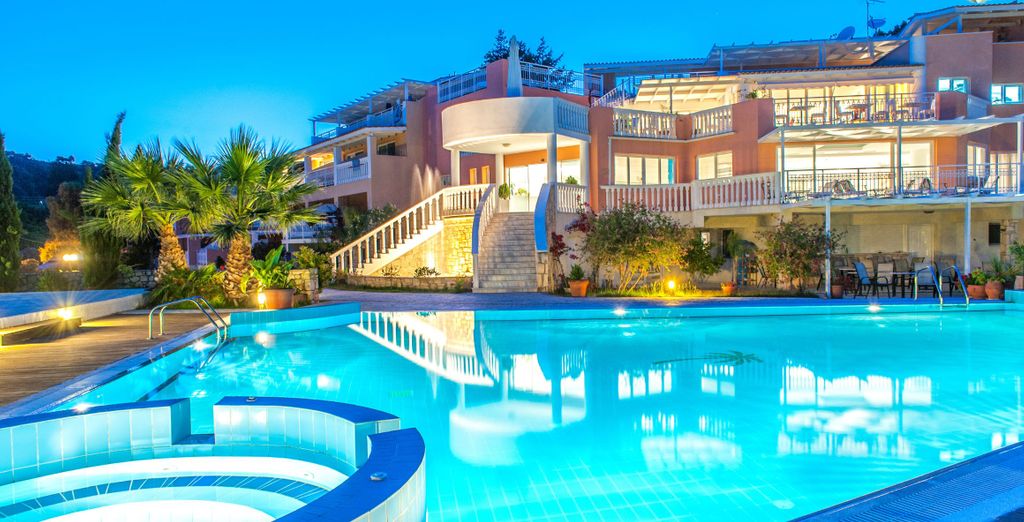  Gerakas Belvedere Luxury Suites 4*