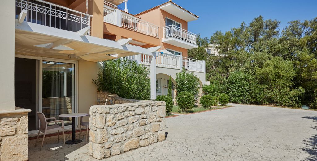  Gerakas Belvedere Luxury Suites 4*