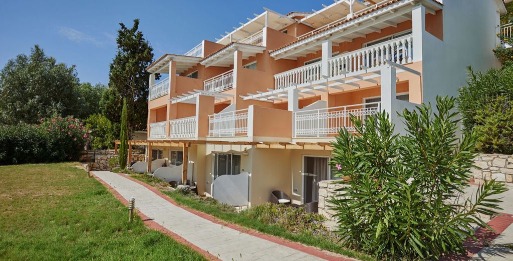  Gerakas Belvedere Luxury Suites 4*