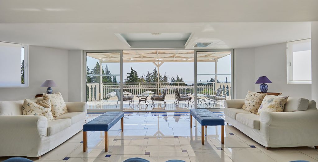  Gerakas Belvedere Luxury Suites 4*
