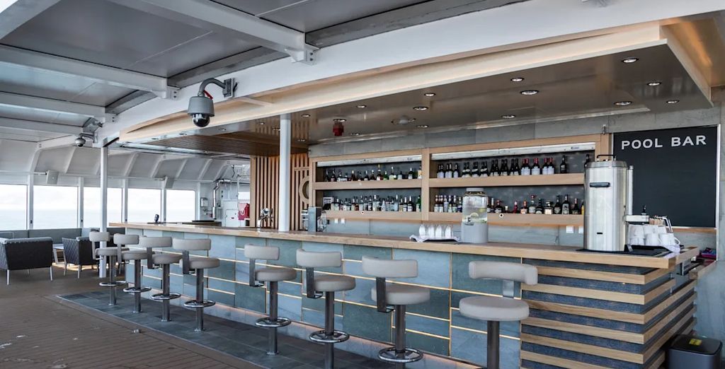 MS Fridtjof Nansen & Fosshotel Reykjavík 4*