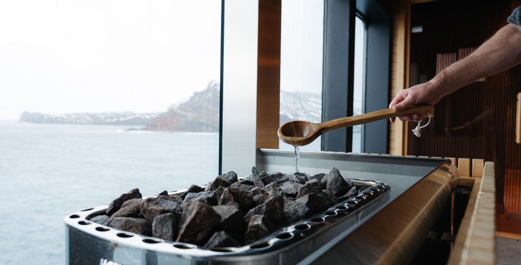 MS Fridtjof Nansen & Fosshotel Reykjavík 4*
