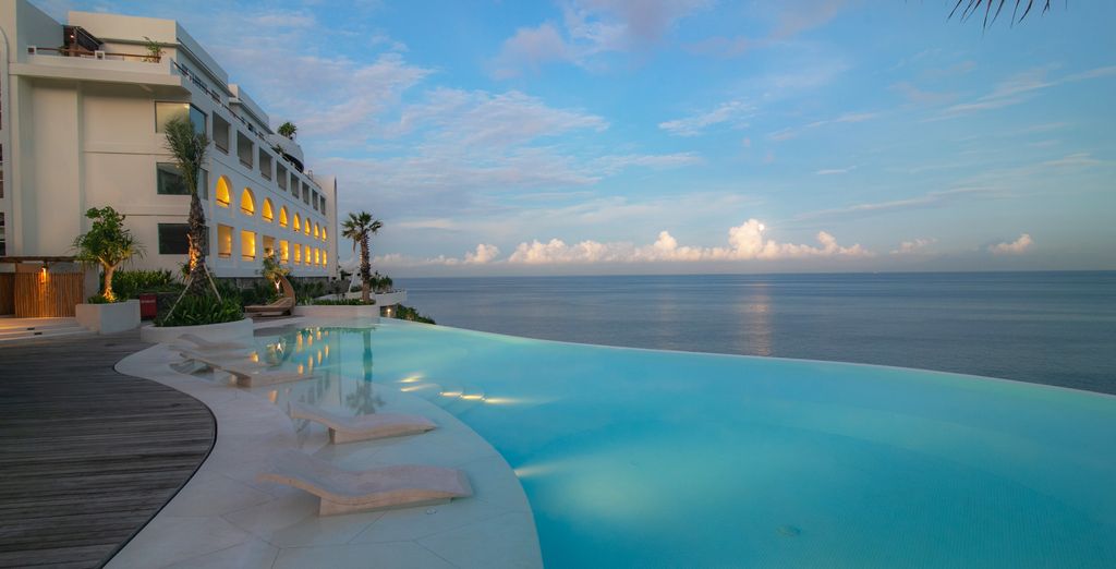 Dusit Thani Singapore 5*, Asvara Villa Ubud 5*, Royal Avila Boutique Resort 5* e Bali Beach Hotel Sanur 5*